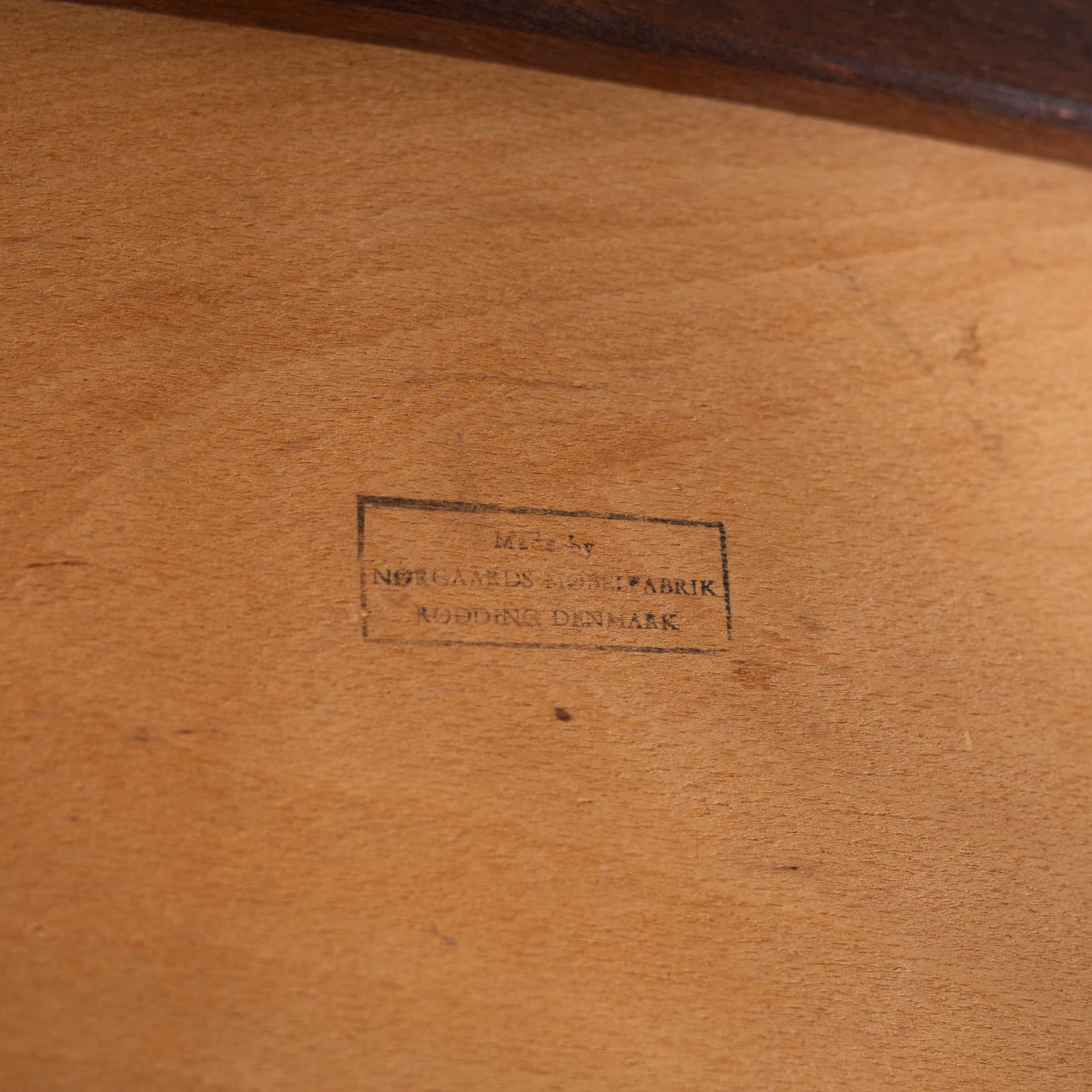 Fotel, palisander brązowy, skóra czarna, proj. J. Norgaard, Dania, lata 60. - 93934