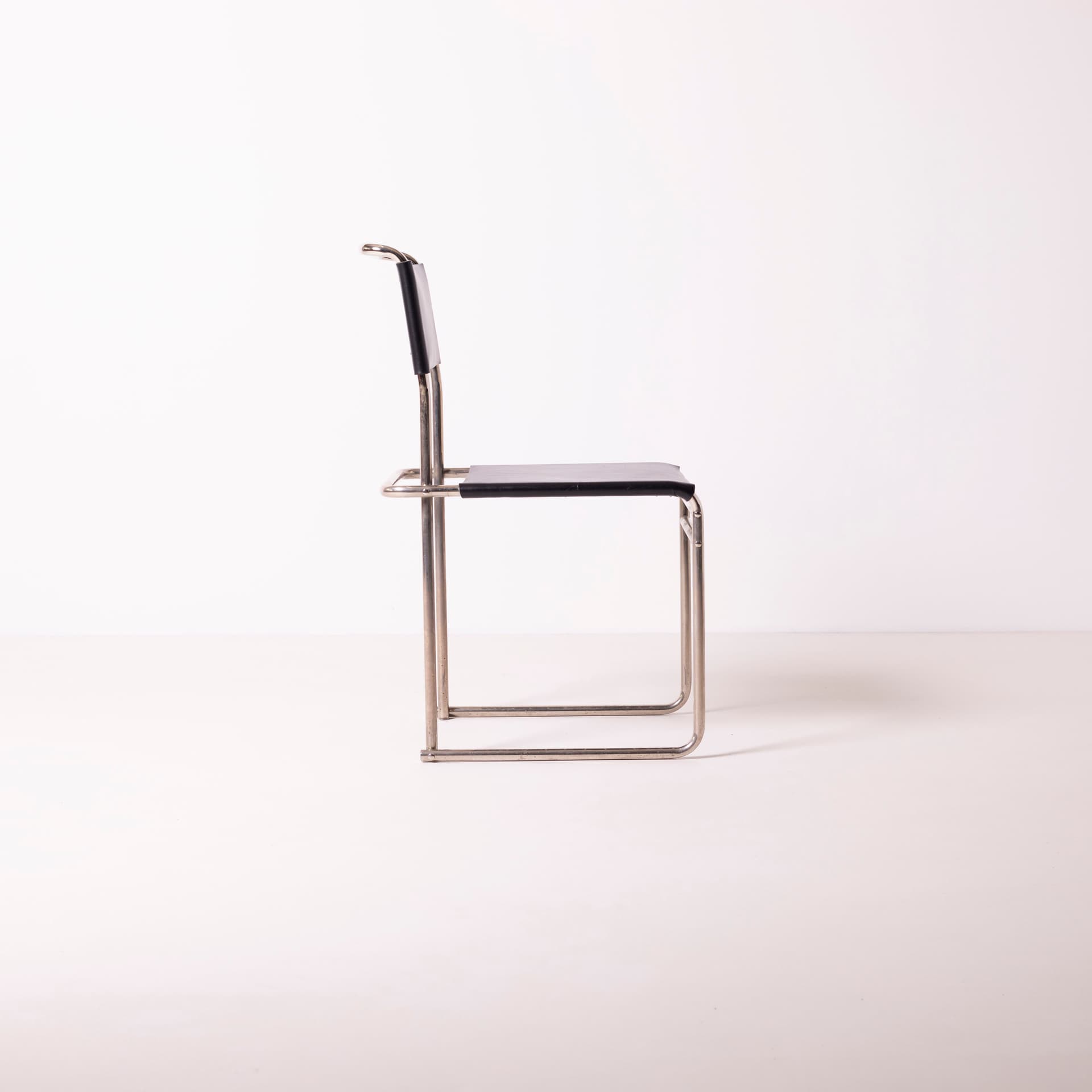 Krzesło B40, skóra czarna, stal niklowana, proj. M. Breuer, Tecta, Niemcy, lata 30. - 93940