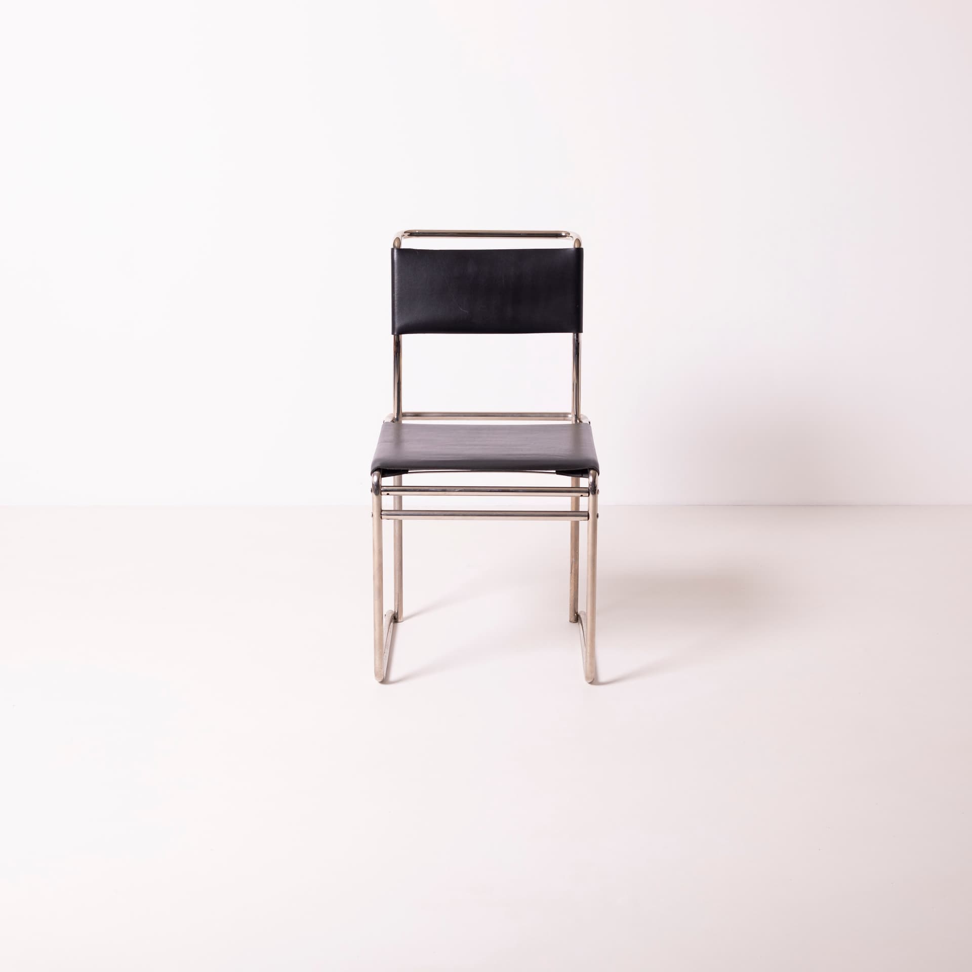 Krzesło B40, skóra czarna, stal niklowana, proj. M. Breuer, Tecta, Niemcy, lata 30. - 93941