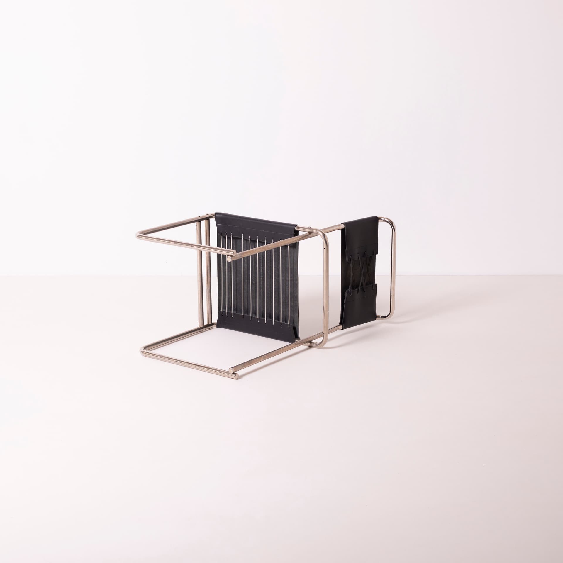 Krzesło B40, skóra czarna, stal niklowana, proj. M. Breuer, Tecta, Niemcy, lata 30. - 93944