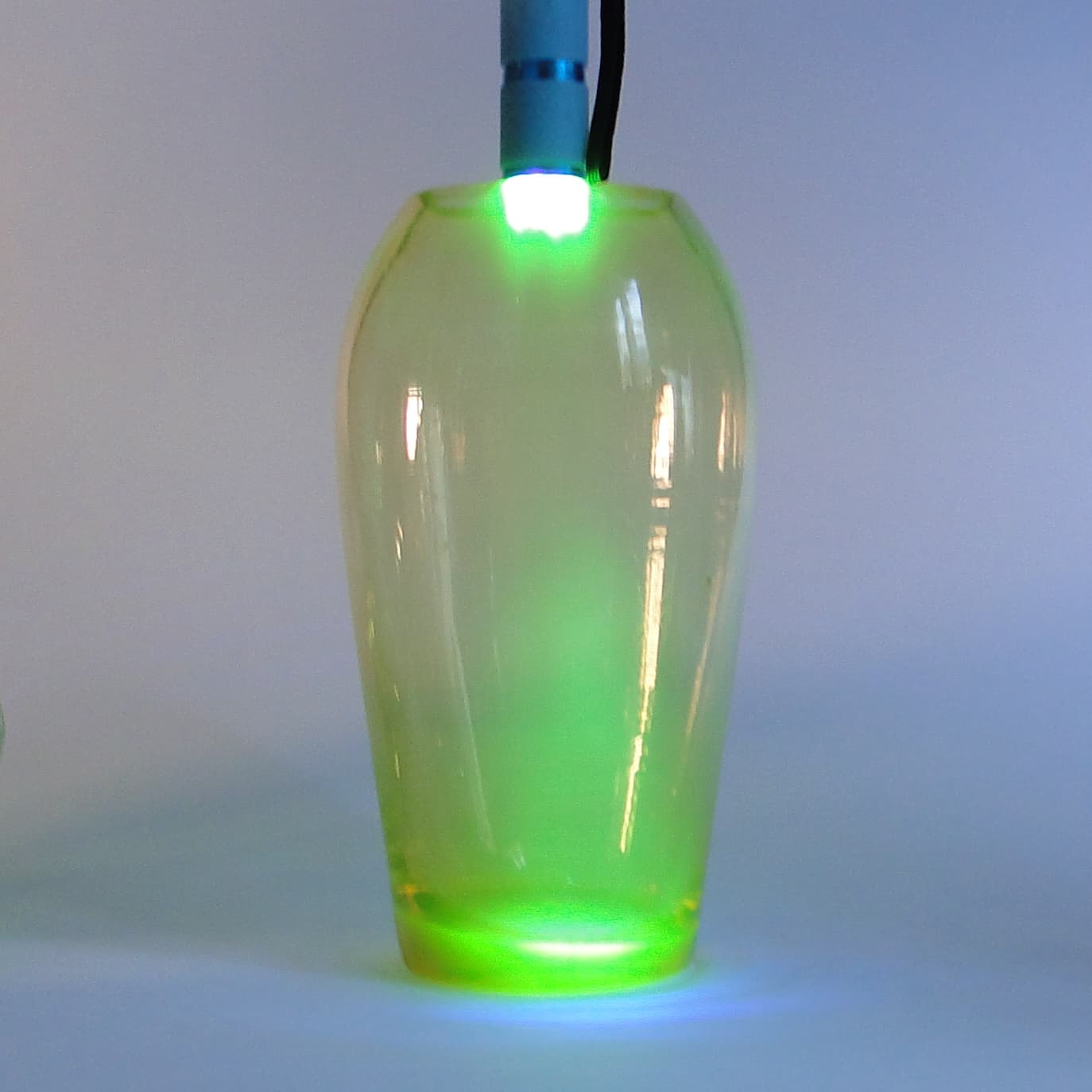 Wazon Modernizm, szkło uranowe, Moser, Czechosłowacja, lata 30. - 97451