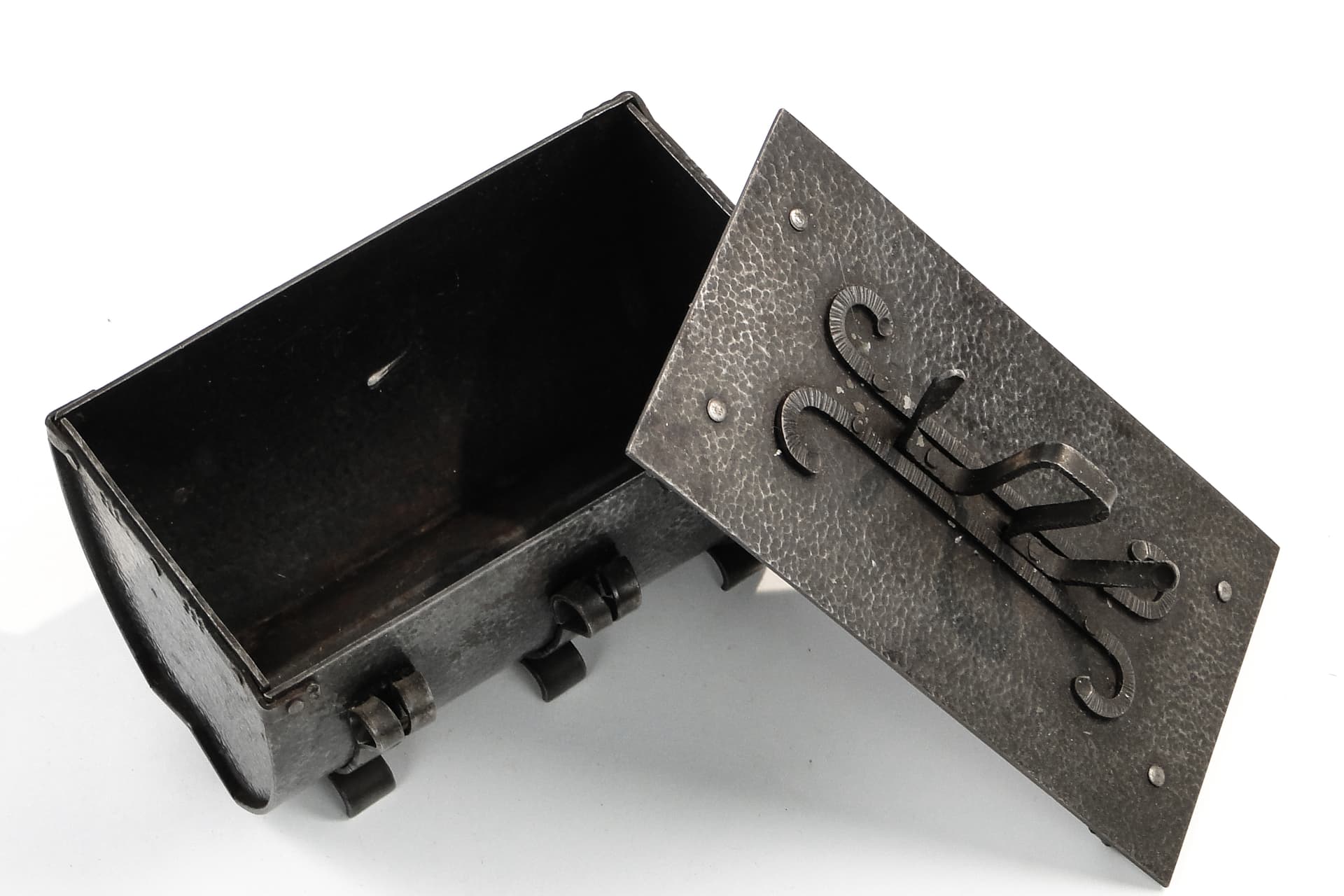 Brutalist cigar box, hammered grey steel, Poland, 1970s. - 97578