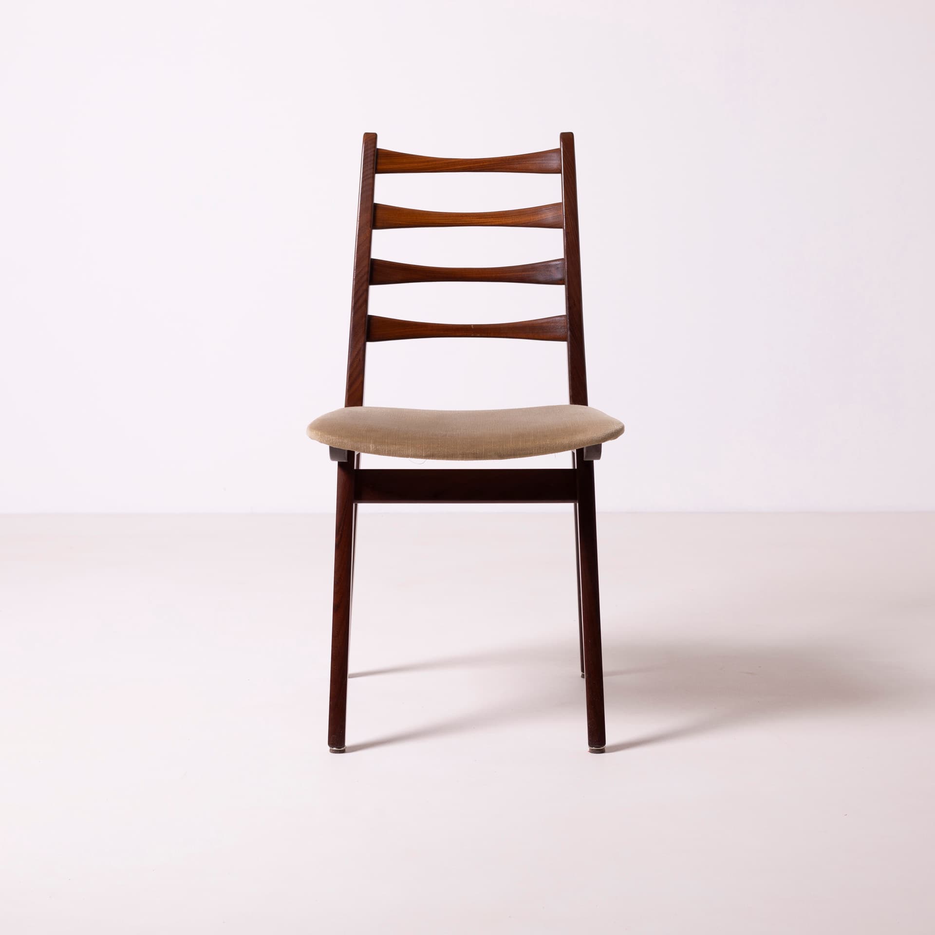 Zestaw pięciu krzeseł do jadalni, drewno tekowe afromosia jasnobrązowy, Dania, lata 60. - 94924