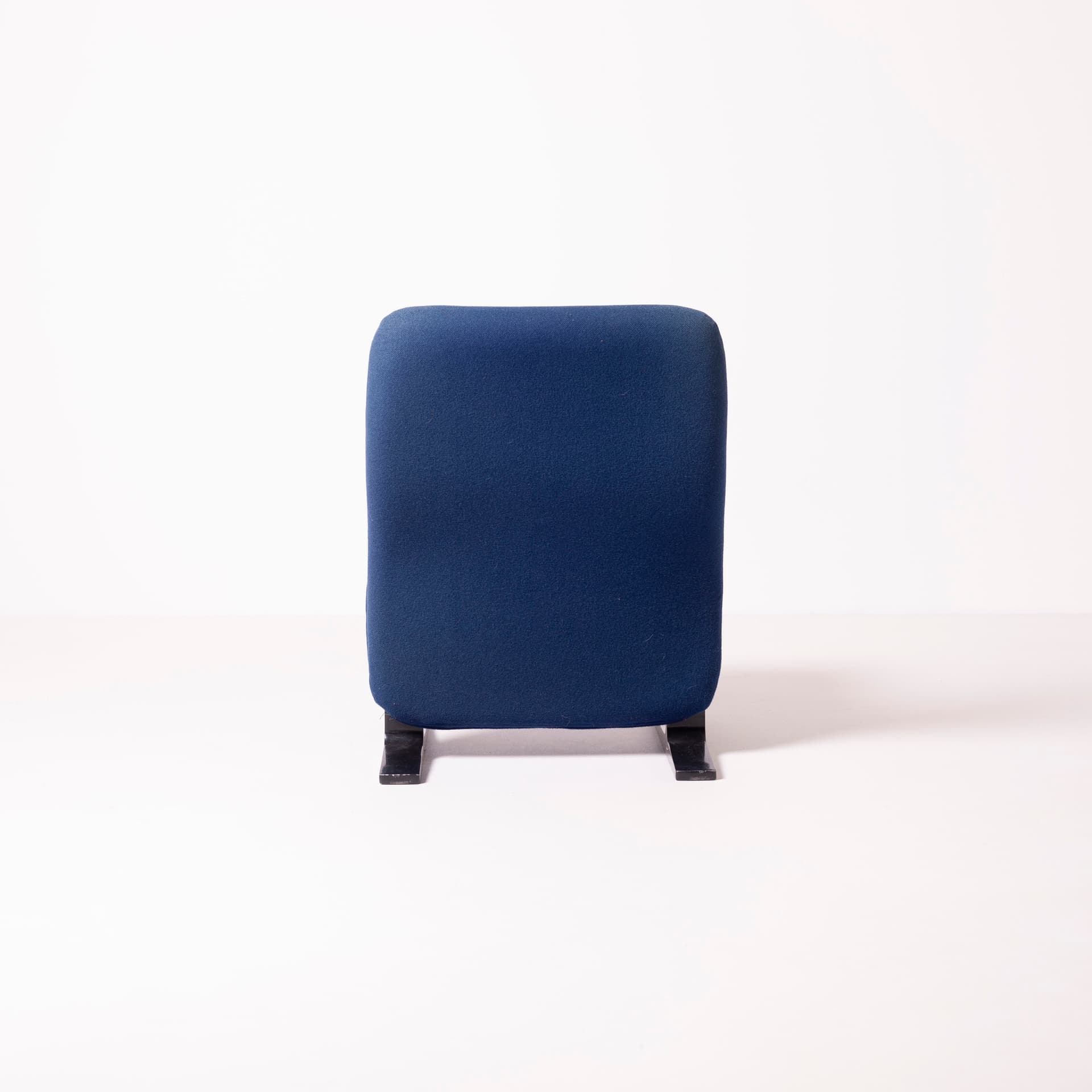 Fotel Concorde, wełna niebieska, aluminium czarne, proj. P. Paulin, Artifort, Holandia, lata 90. - 95434
