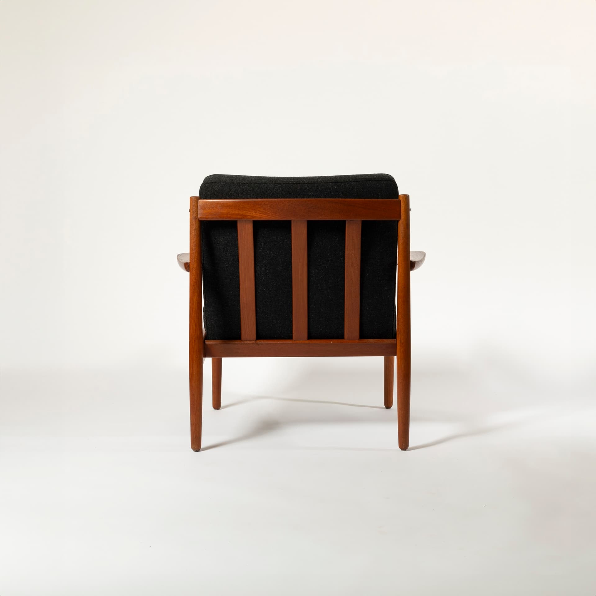 Fotel, wełna czarna, teak, proj. A. Vodder, Glostrup Møbelfabrik, Dania, lata 60. - 95517