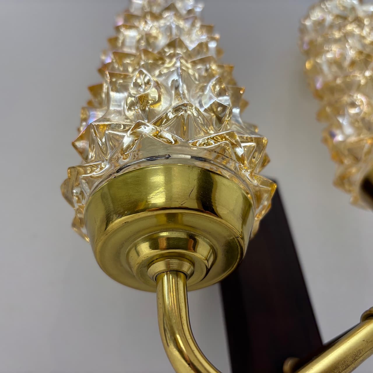 Kinkiet, teak ciemny, szkło bursztynowe, Dania, lata 70. - 95788