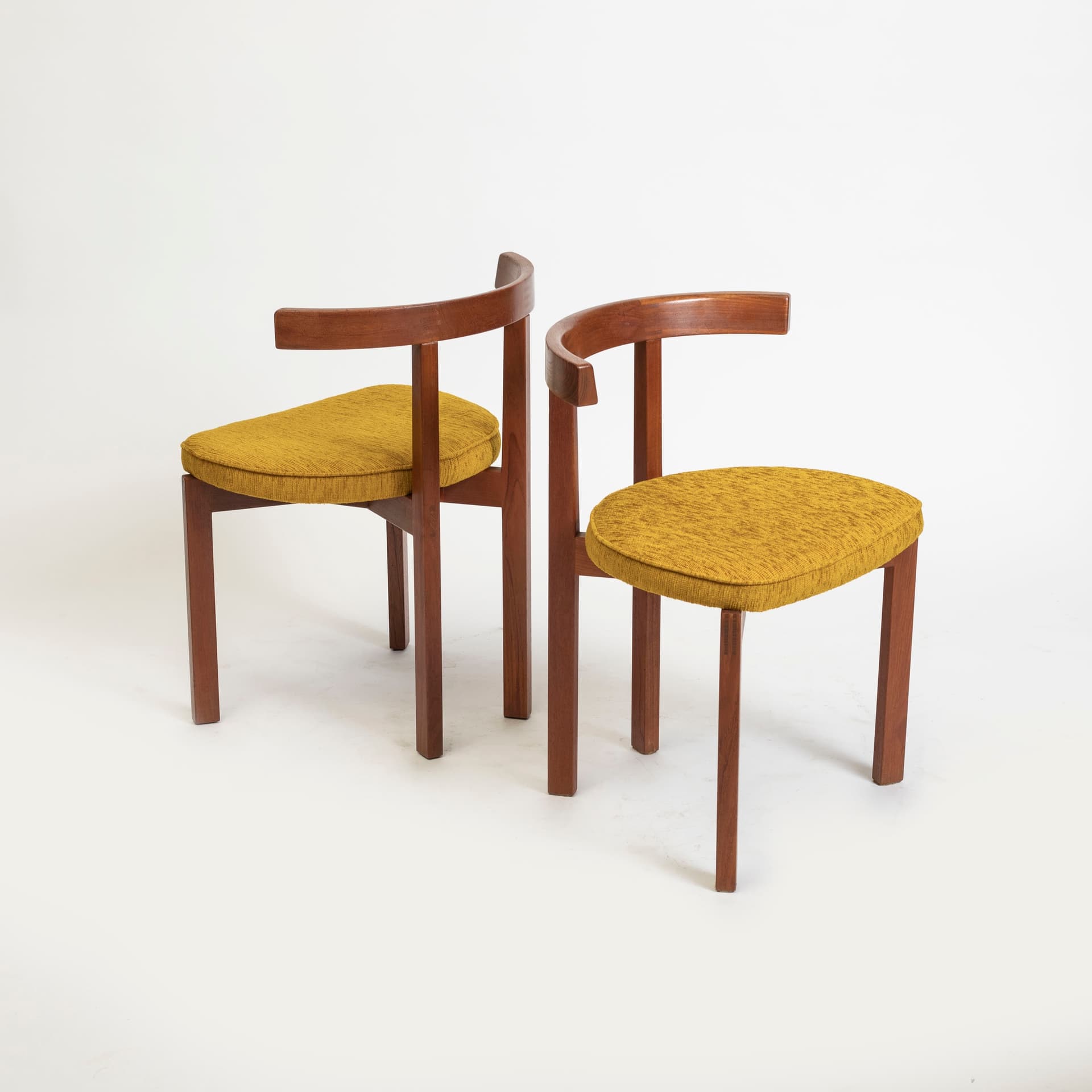 Zestaw pięciu krzeseł, drewno tekowe, musztardowy, proj. I. Klingenberg, France & Søn, Dania, lata 60. - 96203