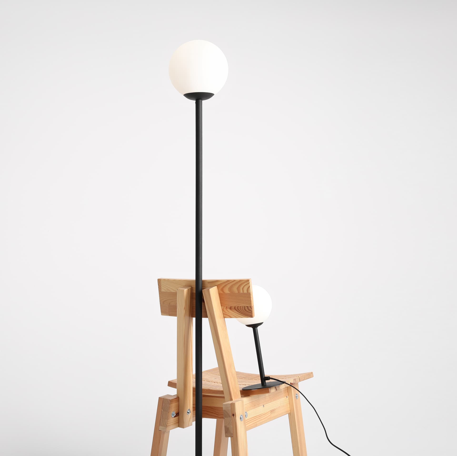 Lampa stojąca Pinne czarna, Artera - 103294