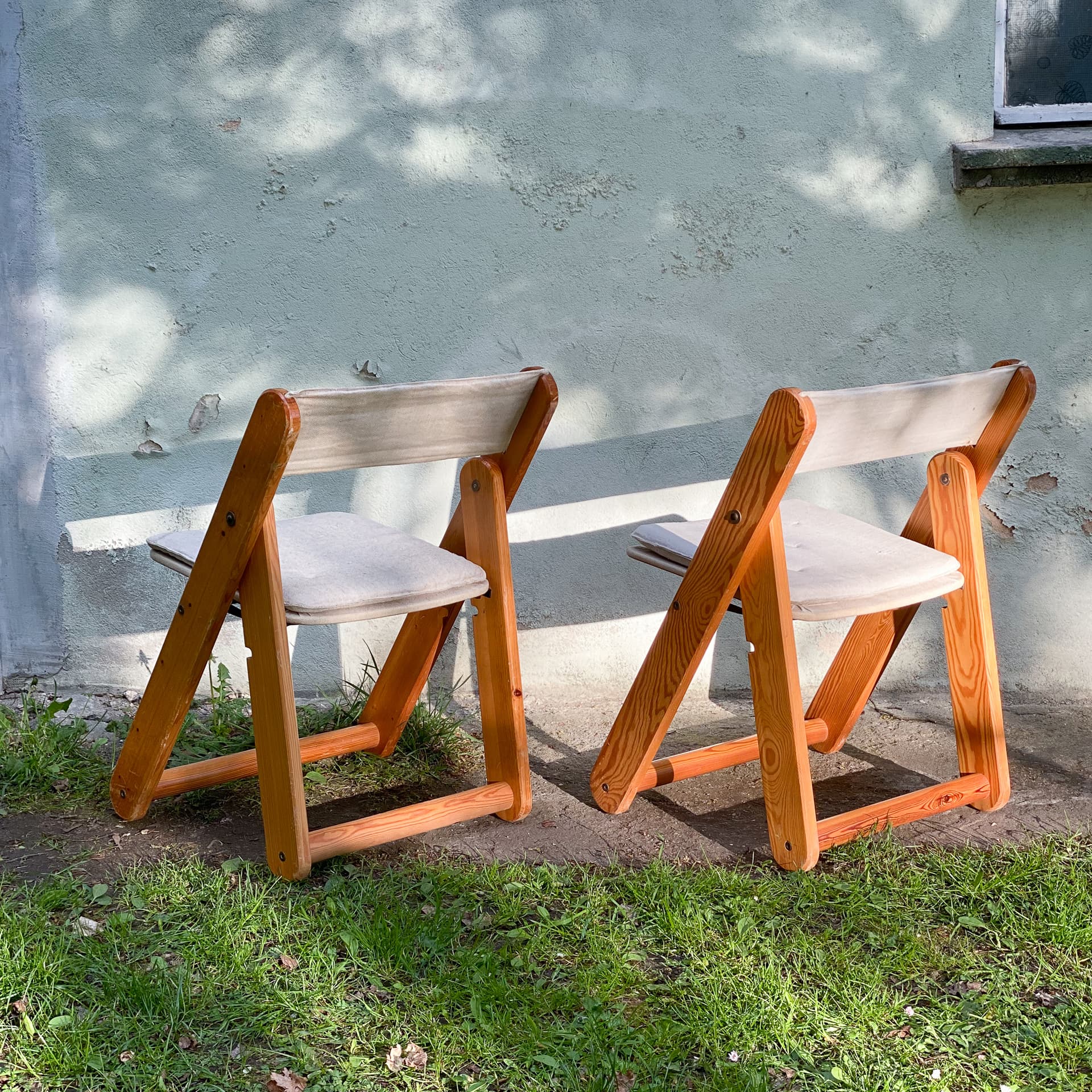 Pair of chairs Kon-Tiki, beige, pine, by G. Lundgren, Ikea, Sweden, 1980s. - 97044