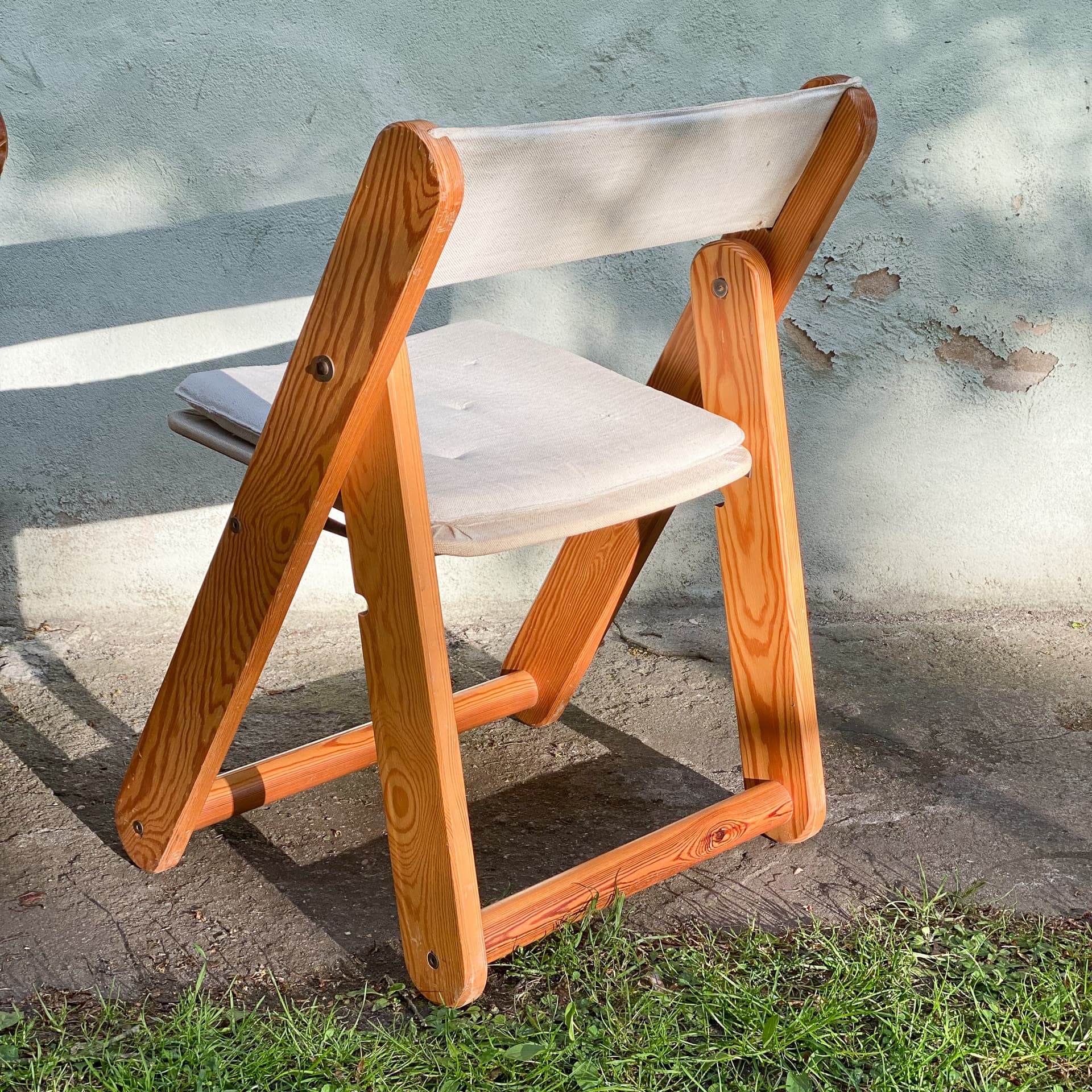 Pair of chairs Kon-Tiki, beige, pine, by G. Lundgren, Ikea, Sweden, 1980s. - 97043