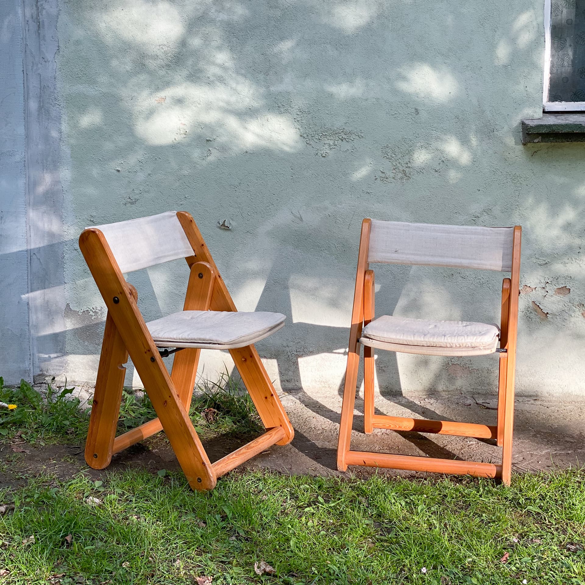 Pair of chairs Kon-Tiki, beige, pine, by G. Lundgren, Ikea, Sweden, 1980s. - 97039
