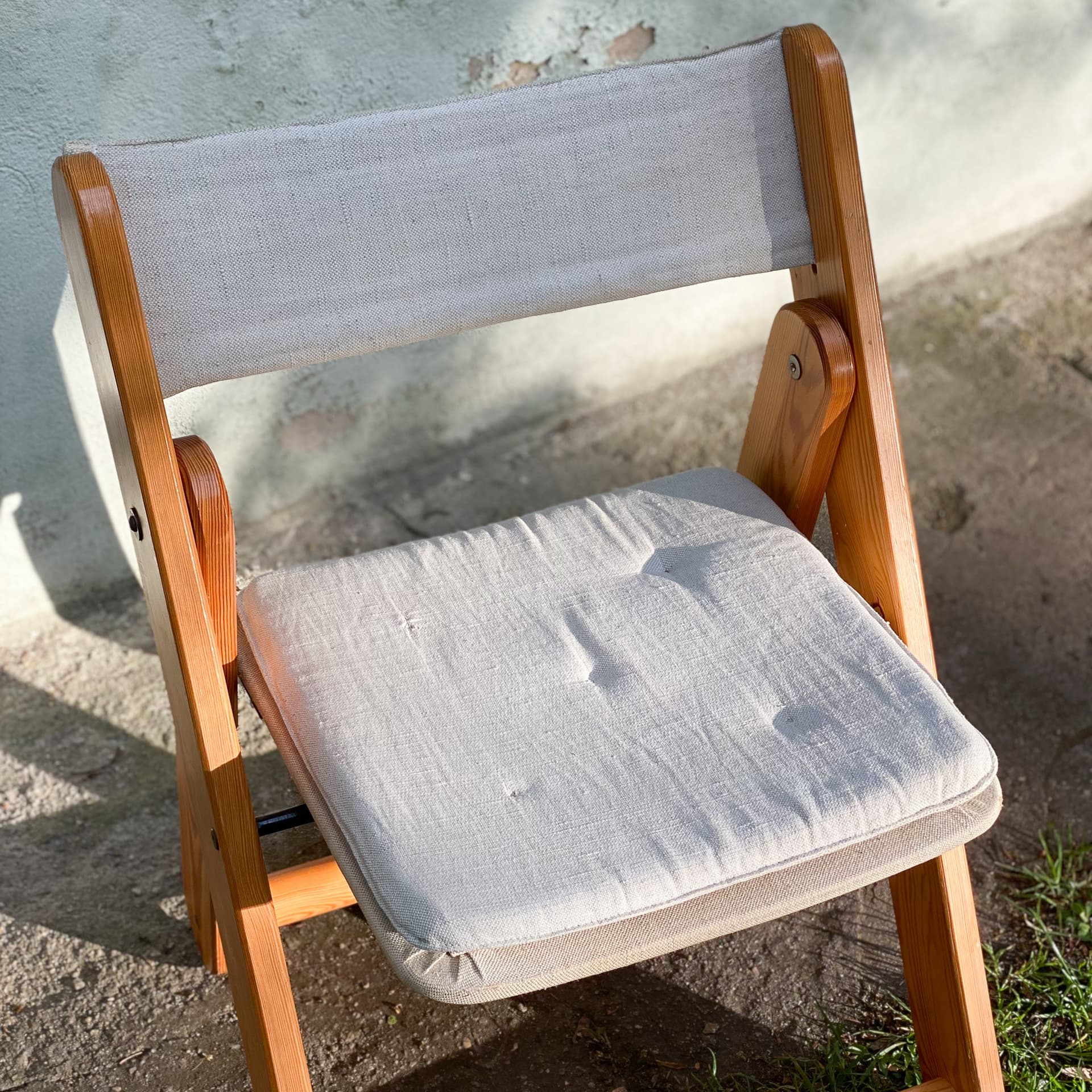 Pair of chairs Kon-Tiki, beige, pine, by G. Lundgren, Ikea, Sweden, 1980s. - 97035