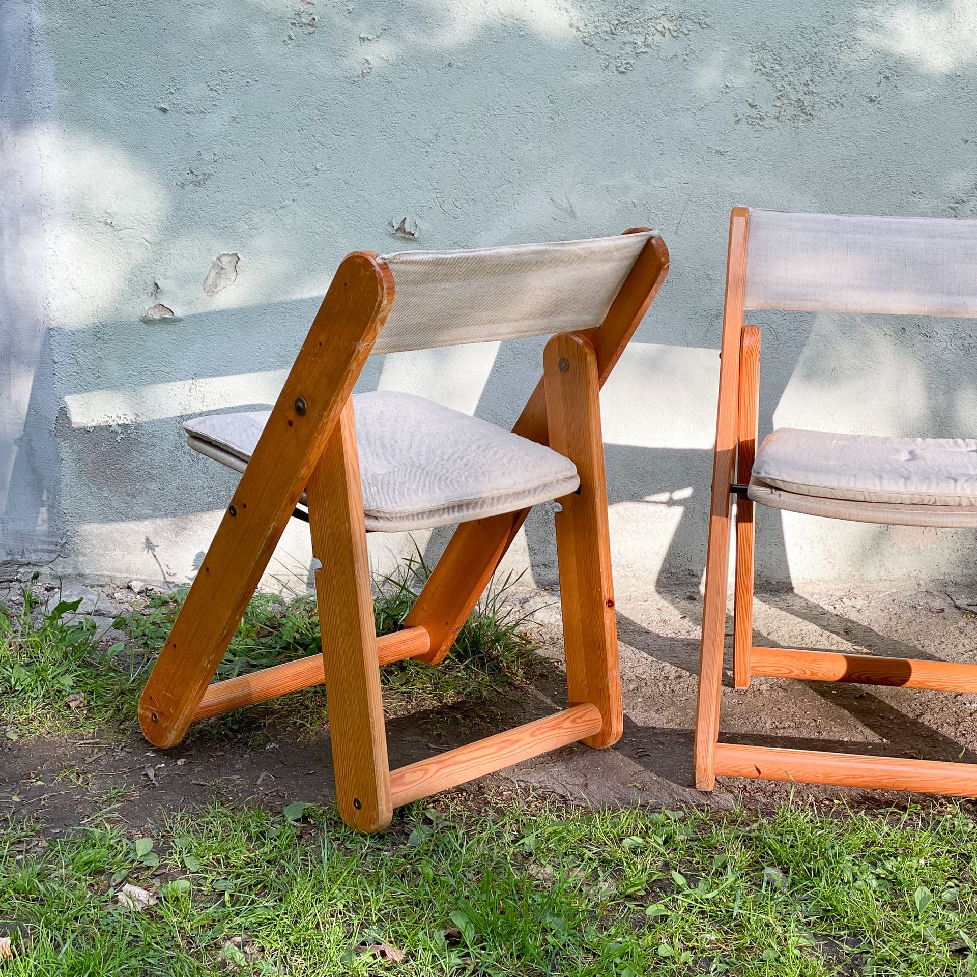 Pair of chairs Kon-Tiki, beige, pine, by G. Lundgren, Ikea, Sweden, 1980s. - 97041