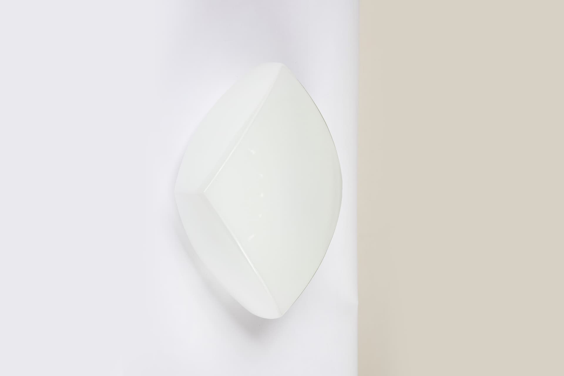 Kinkiet, mlecznobiały, szkło, Osvetlovaci Sklo Valasske Mezirici, Czechosłowacja, lata 60. - 97215