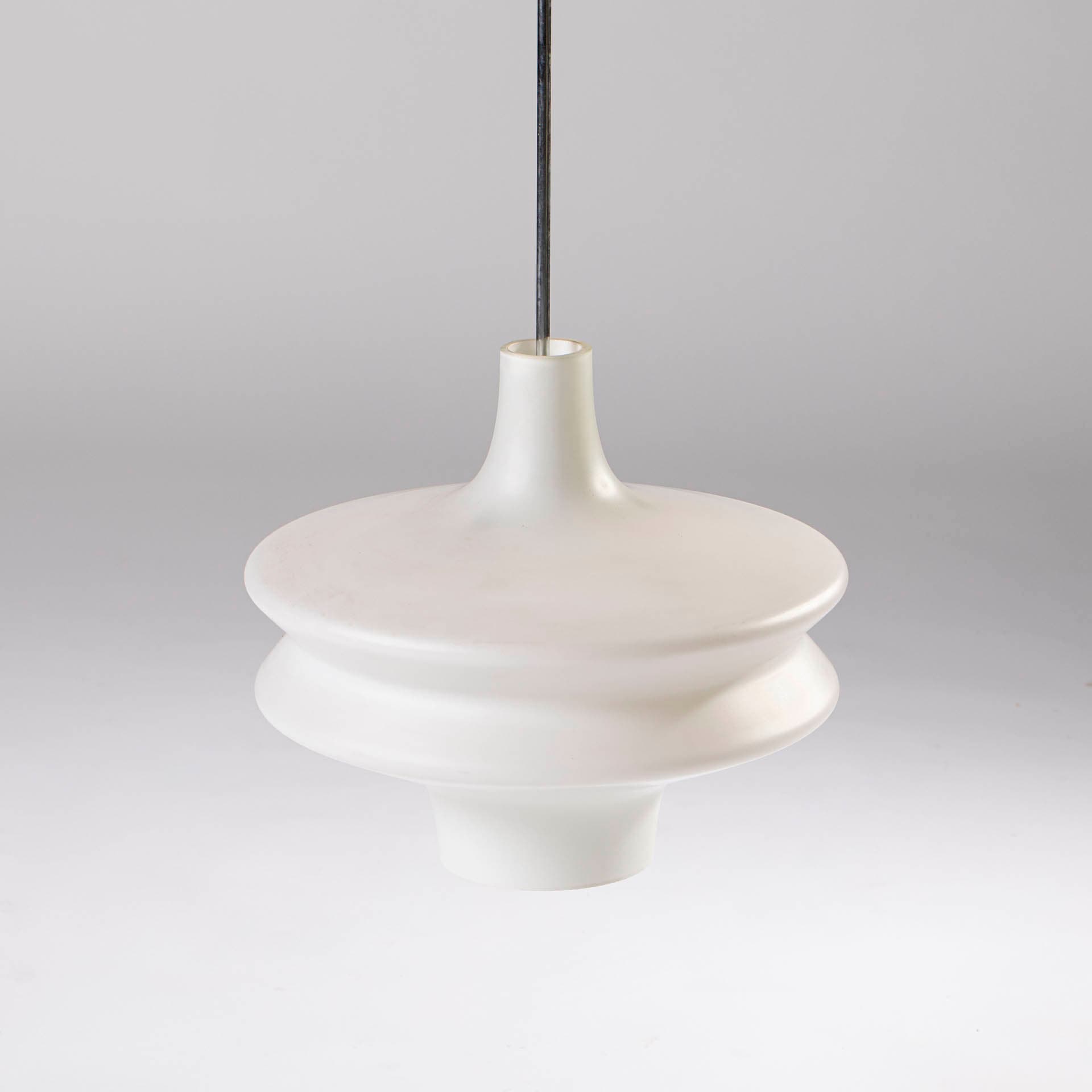 Lampa wisząca, matowa biel, szkło, proj. K. Wolf, Czechosłowacja, lata 60. - 97283