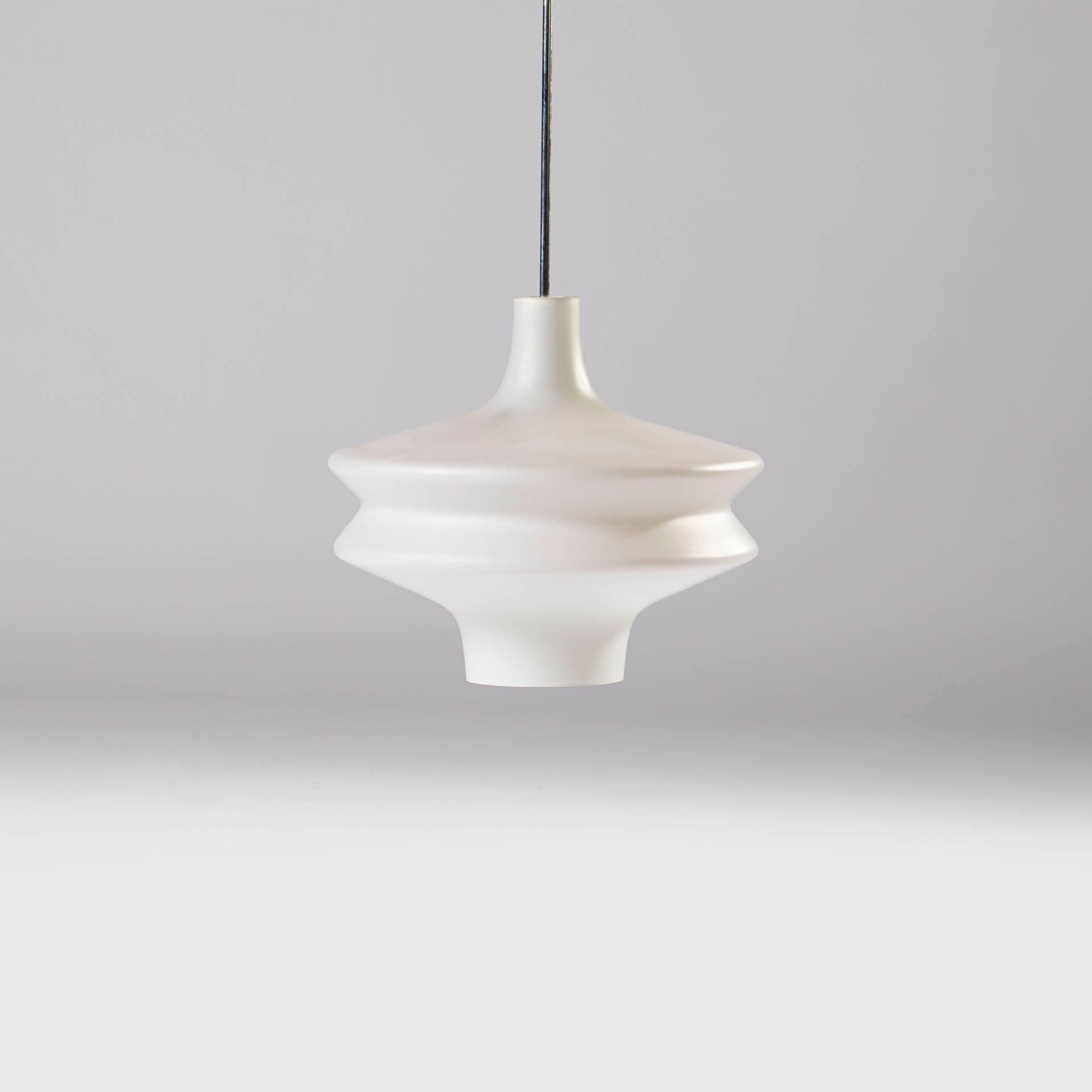 Lampa wisząca, matowa biel, szkło, proj. K. Wolf, Czechosłowacja, lata 60. - 97285