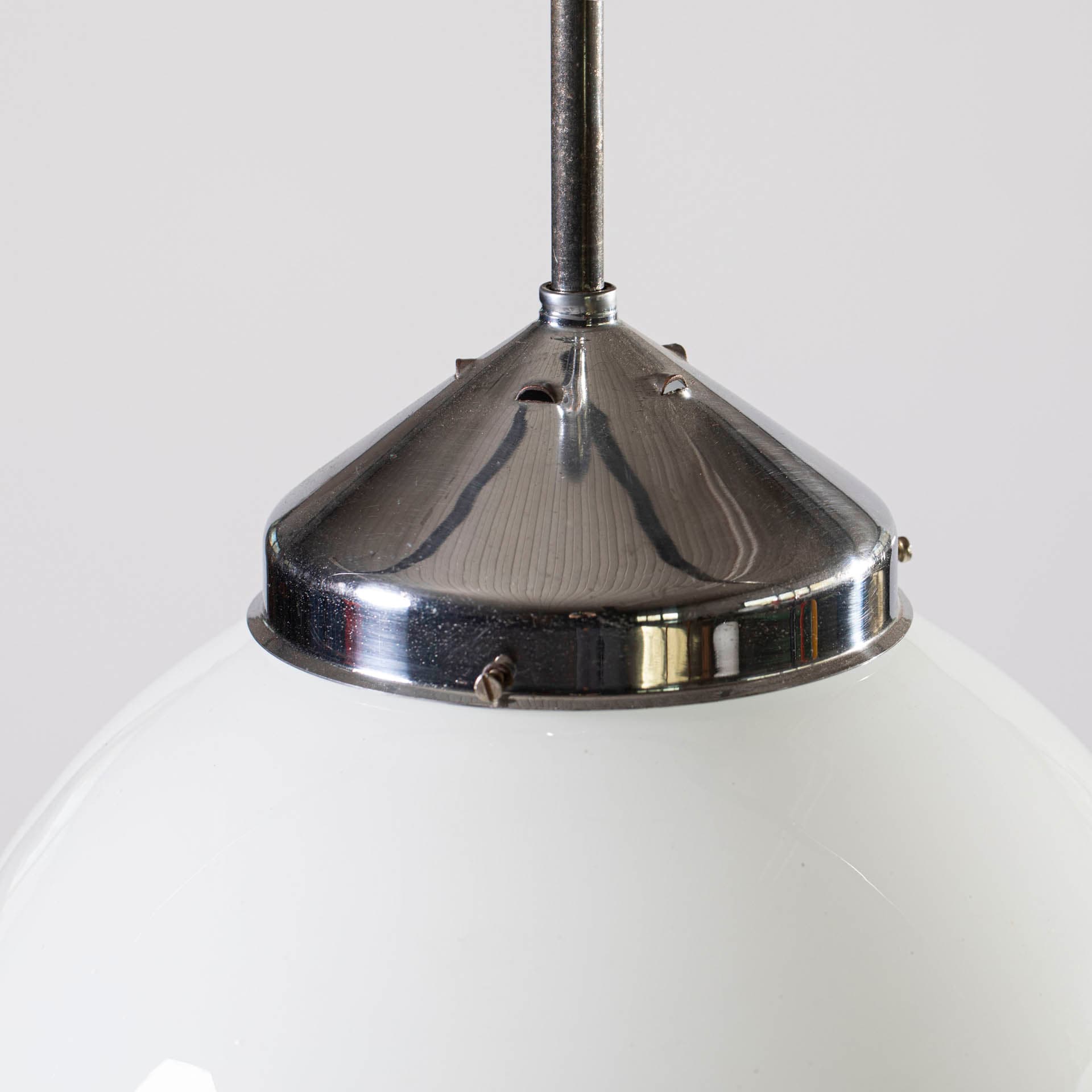 Lampa wisząca Bauhaus, szkło opalowe białe, stal chromowana, Napako, Czechosłowacja, lata 30. - 97317