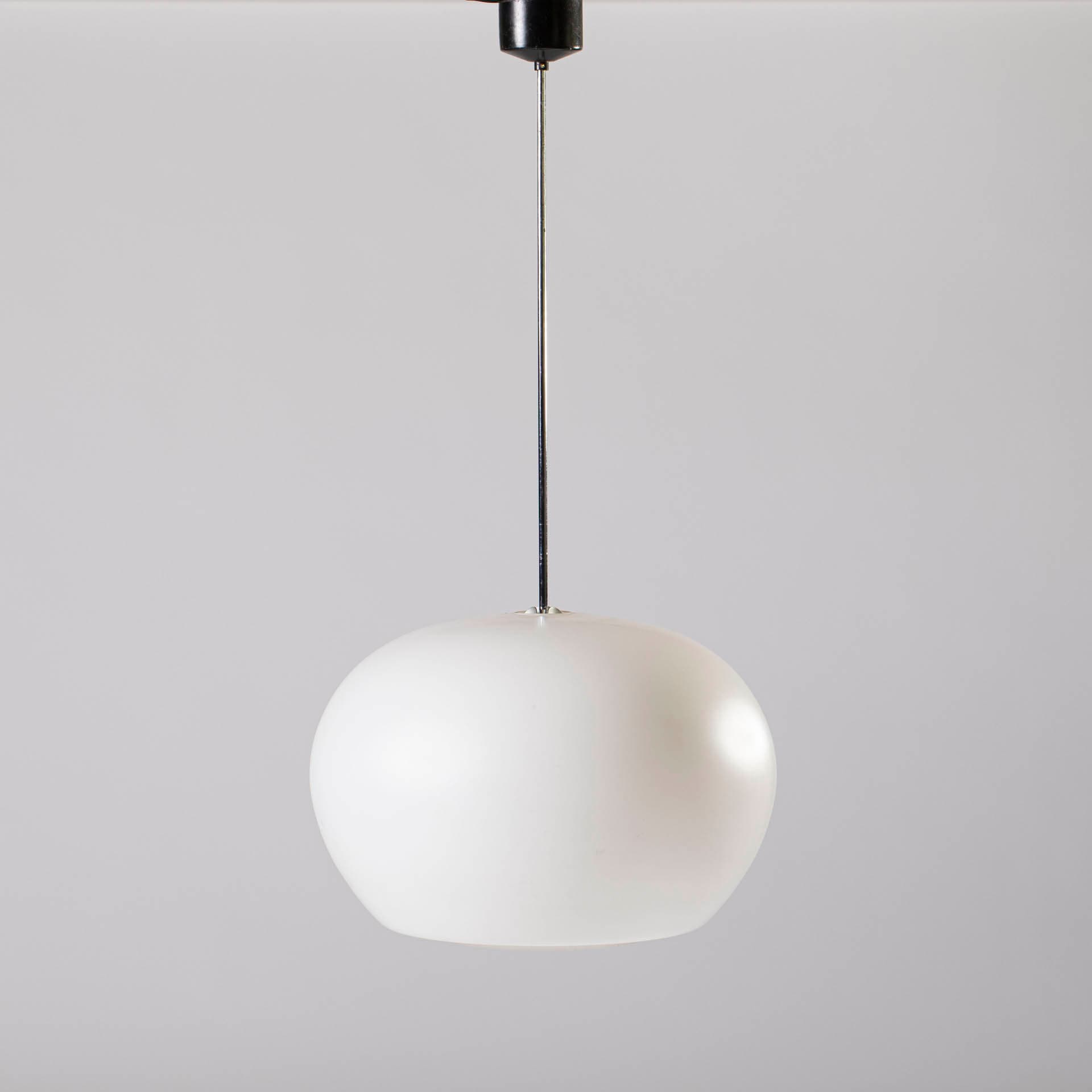 Lampa wisząca, biała, szkło, proj. K. Wolf, Czechosłowacja, lata 60. - 97329