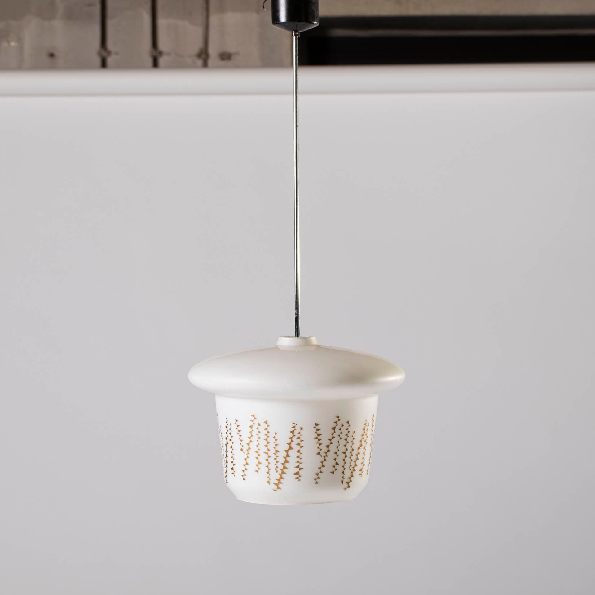 Lampa wisząca, szkło białe, proj. K. Wolf, Czechosłowacja, lata 60. - 97337