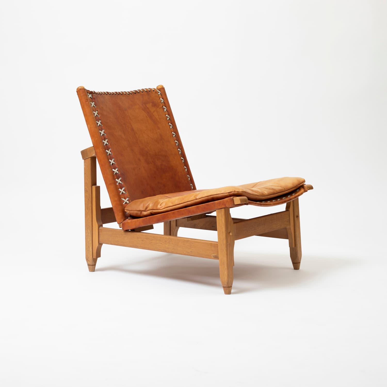 Fotel i stolik, skóra naturalna koniakowa, orzech jasny, proj. W. Biermann, Arte Sano, Kolumbia, lata 60. - 97398