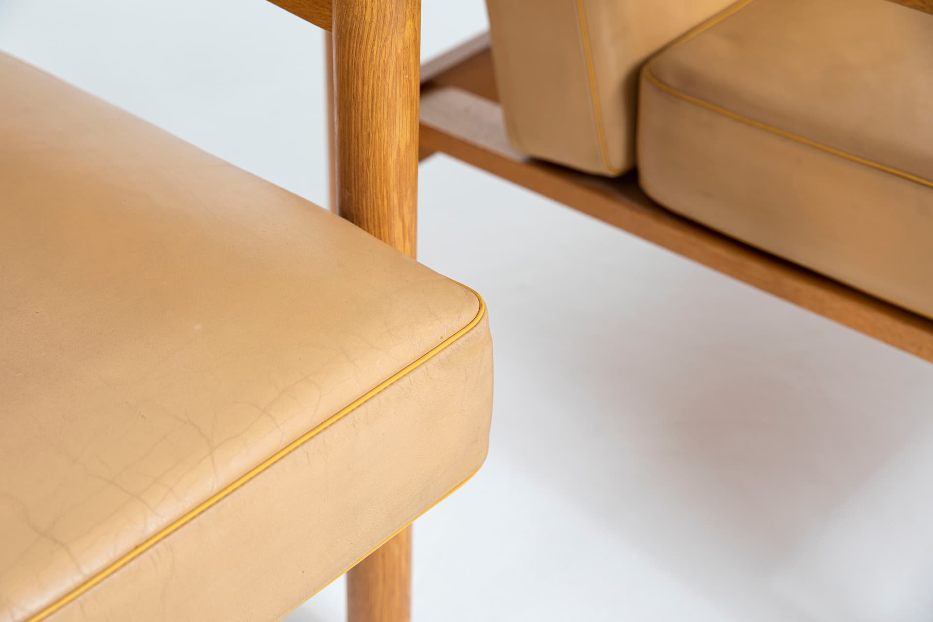 Para foteli, dąb, skóra beżowa, Uluv Krasna Jizba, Czechosłowacja, lata 60. - 97415