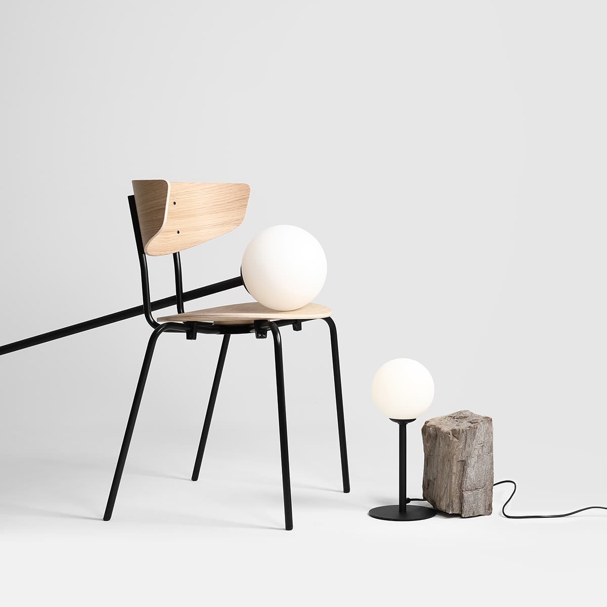 Lampka biurkowa Pinne czarna, Artera - 102779