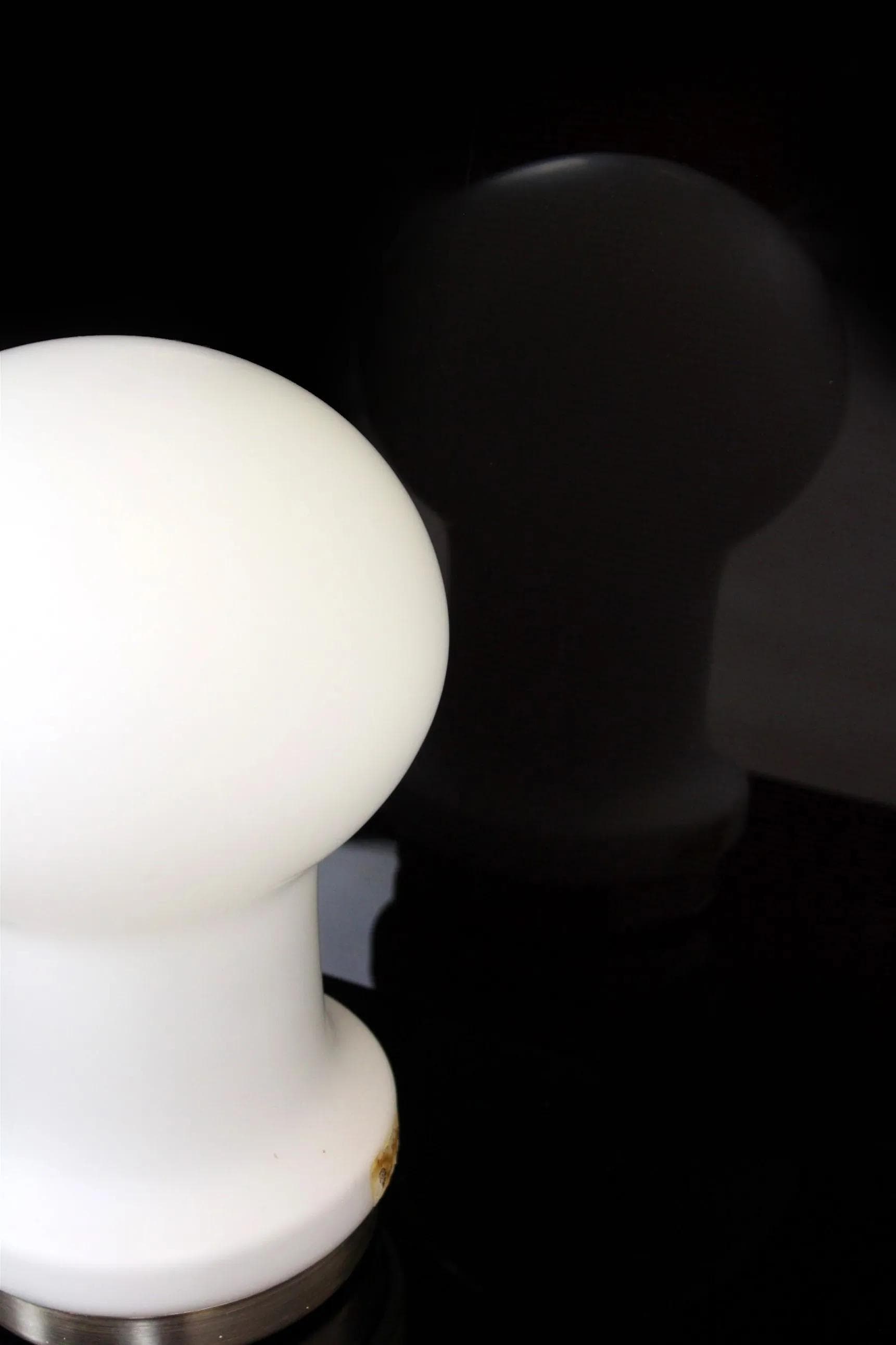 Lampa stołowa, biała, szkło, Czechosłowacja, lata 70. - 98194