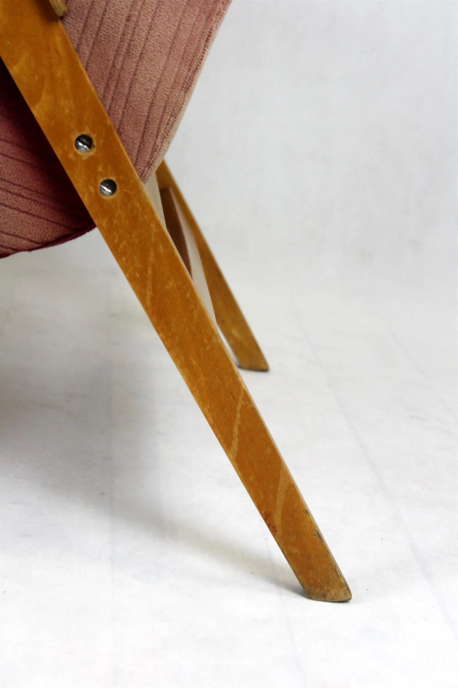 Para foteli, drewno jasne, tapicerka bordowa, proj. F. Jirák, Tatra Nabytok, Czechy, lata 60. - 98114