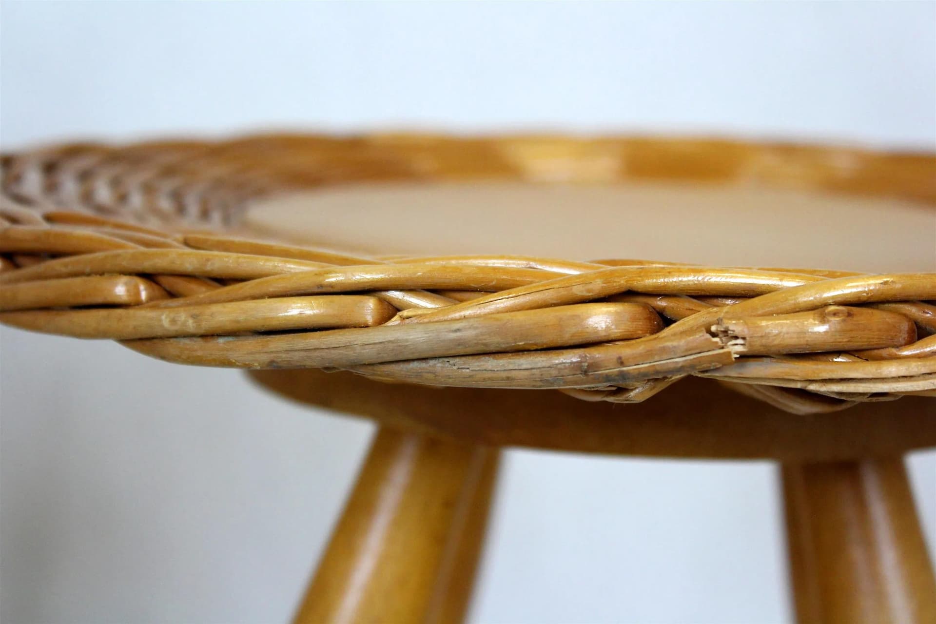 Zestaw stolików, drewno jasnobrązowe, rattan, proj. J. Kalous, Úluv, Czechosłowacja, lata 60. - 98496