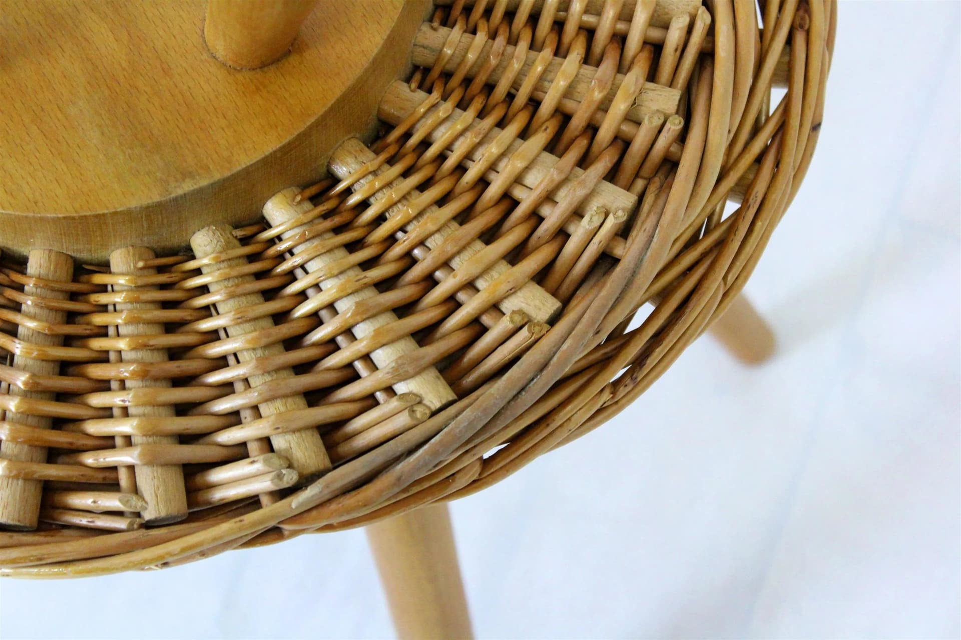 Zestaw stolików, drewno jasnobrązowe, rattan, proj. J. Kalous, Úluv, Czechosłowacja, lata 60. - 98492