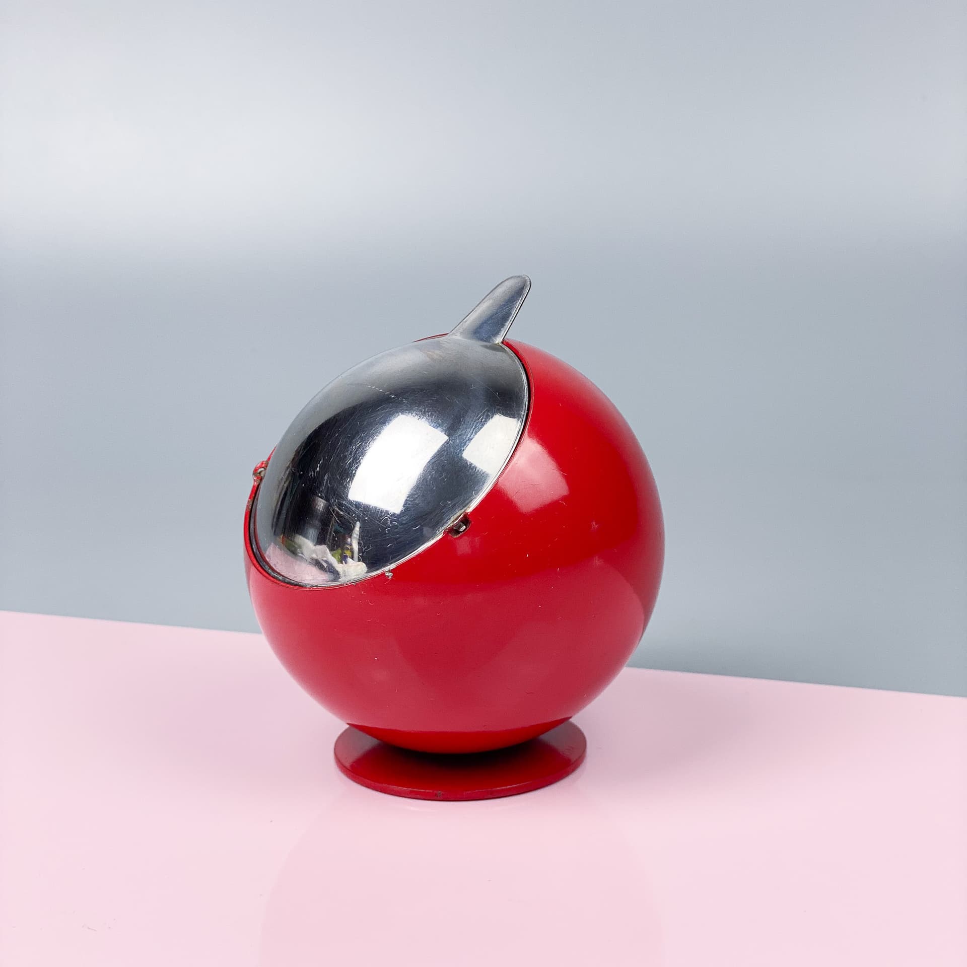 Popielniczka Smoky, space age, czerwony, metal, Quist, Niemcy, lata 70. - 98955