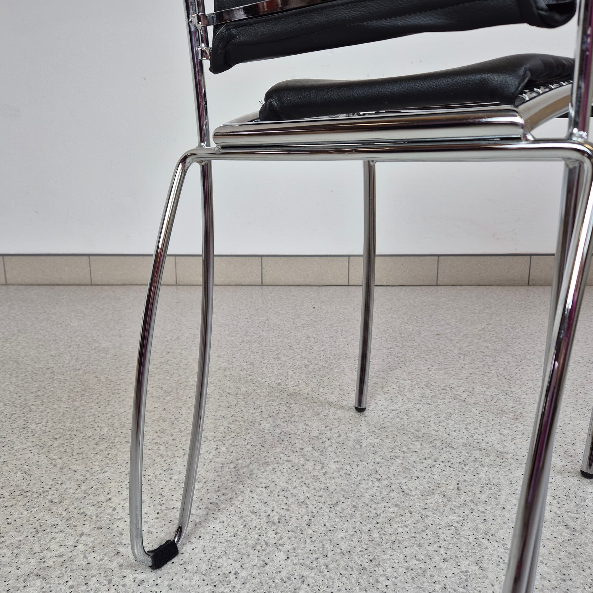 Stalowe krzesło firmy Meyer ze skórzaną tapicerką, Niemcy lata 60 - 99060