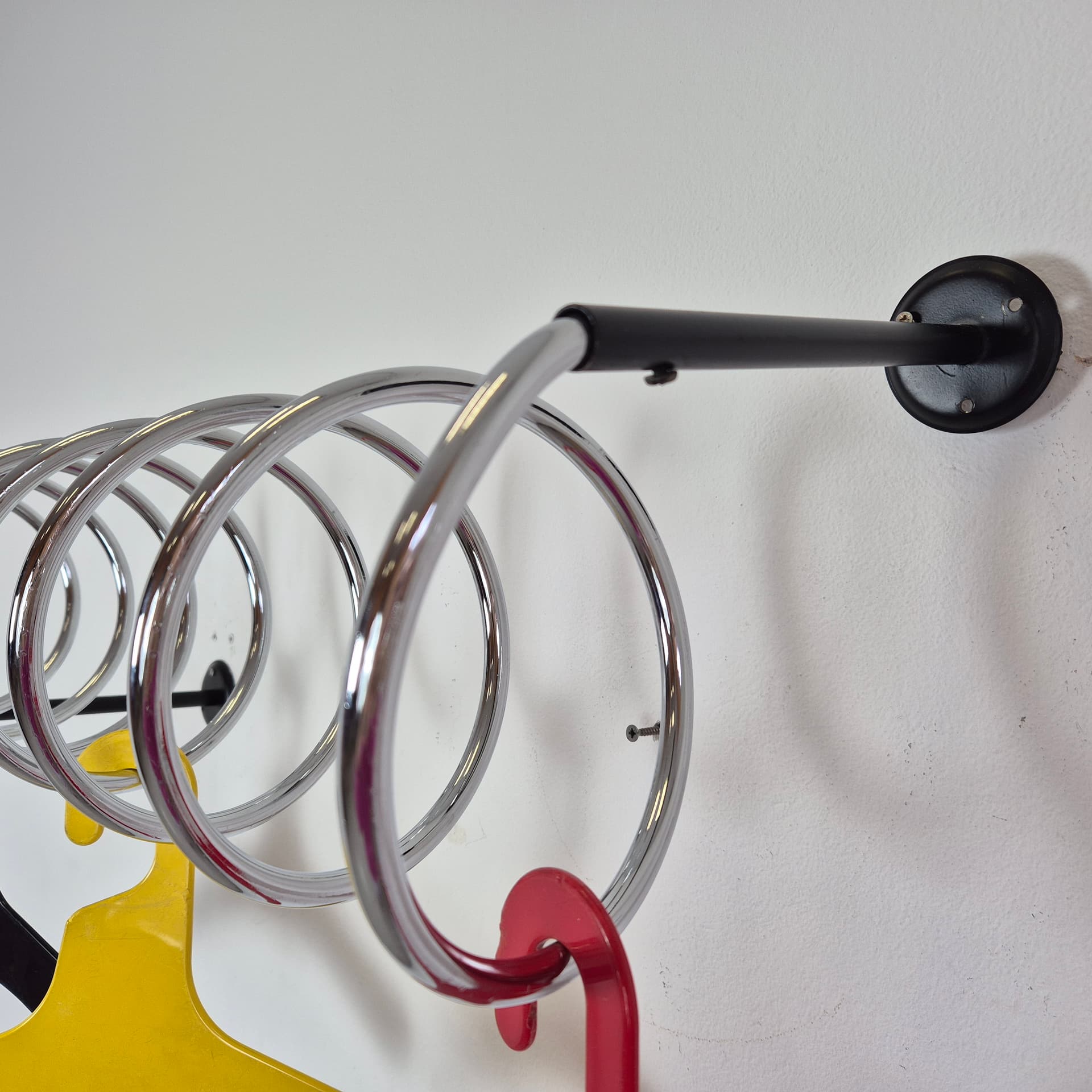 Spiralny wieszak ścienny w stylu Bauhaus, lata 70 - 99105