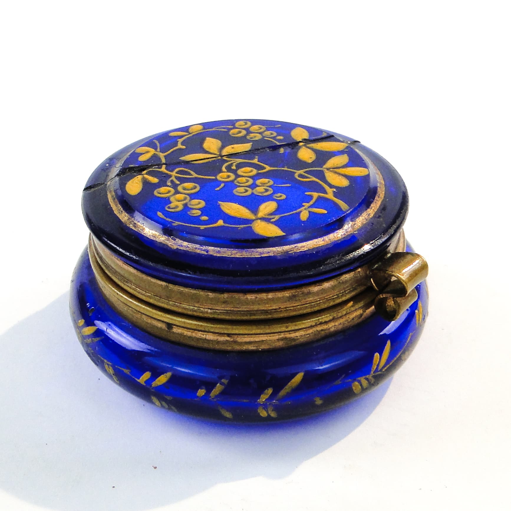 Art Nouveau pill box, glass, Austria, early 20th c. - 102208