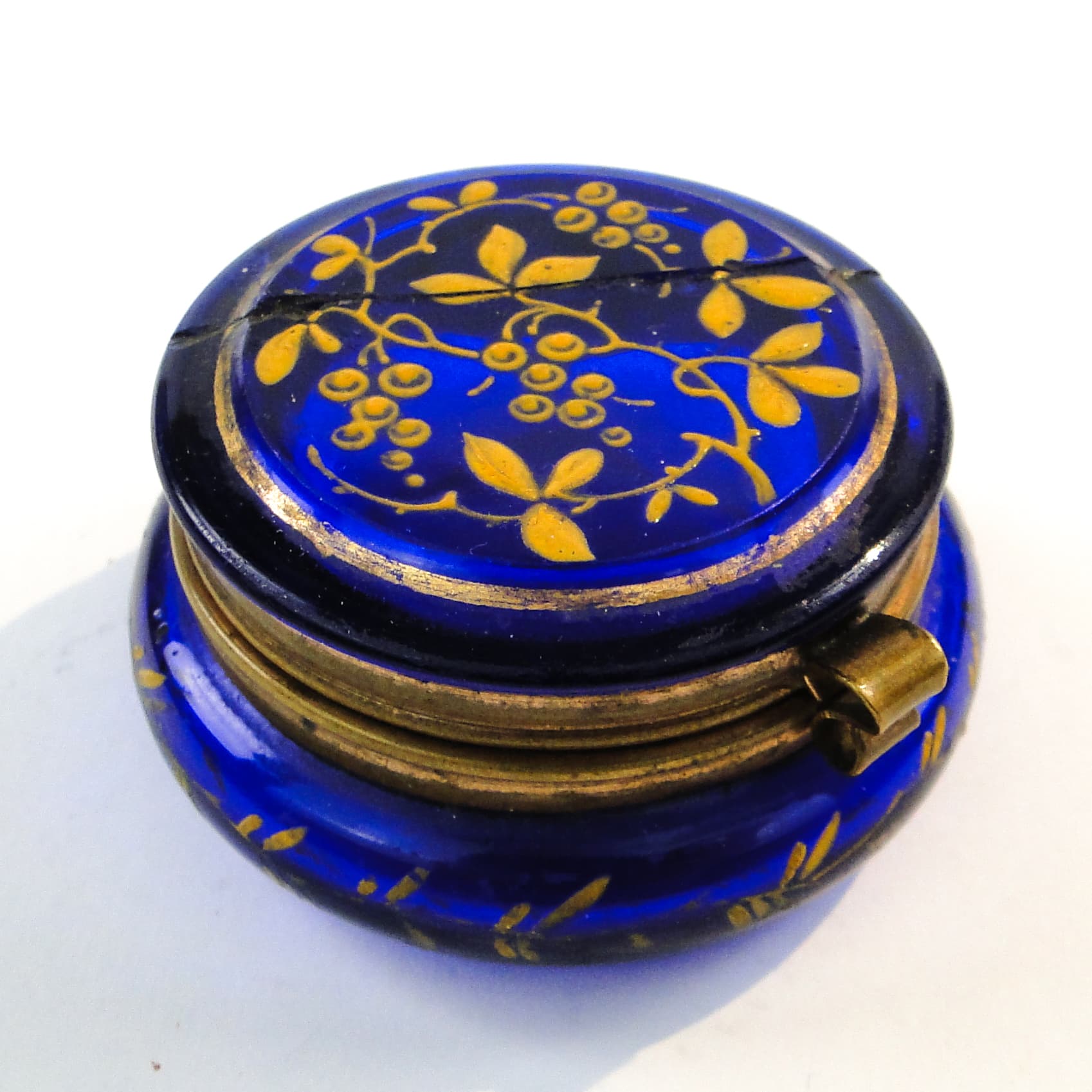 Art Nouveau pill box, glass, Austria, early 20th c. - 102205