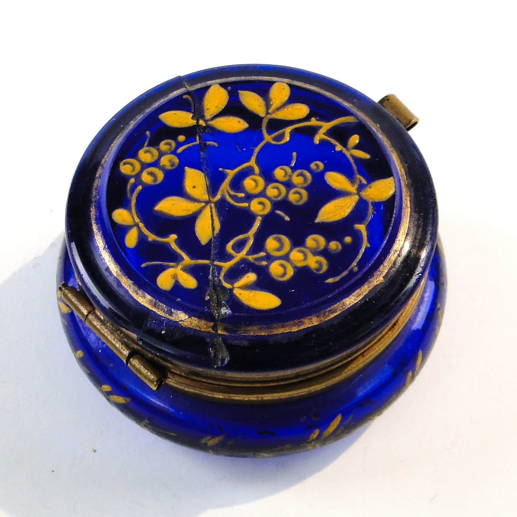 Art Nouveau pill box, glass, Austria, early 20th c. - 102204