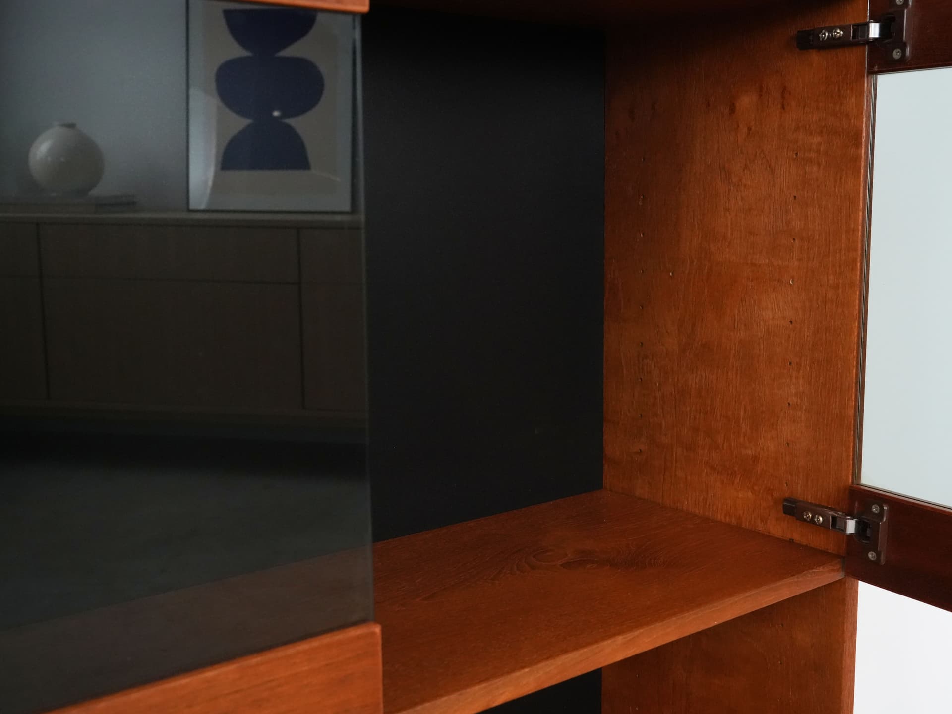 Witryna, teak brązowy, drewno czarne, szkło, Dania, lata 70. - 102587