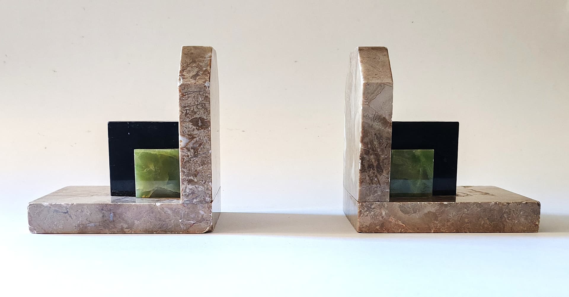 Para podpórek do książek Art Déco, marmur brązowy, onyks czarny, onyks zielony, Belgia, lata 30. - 103547