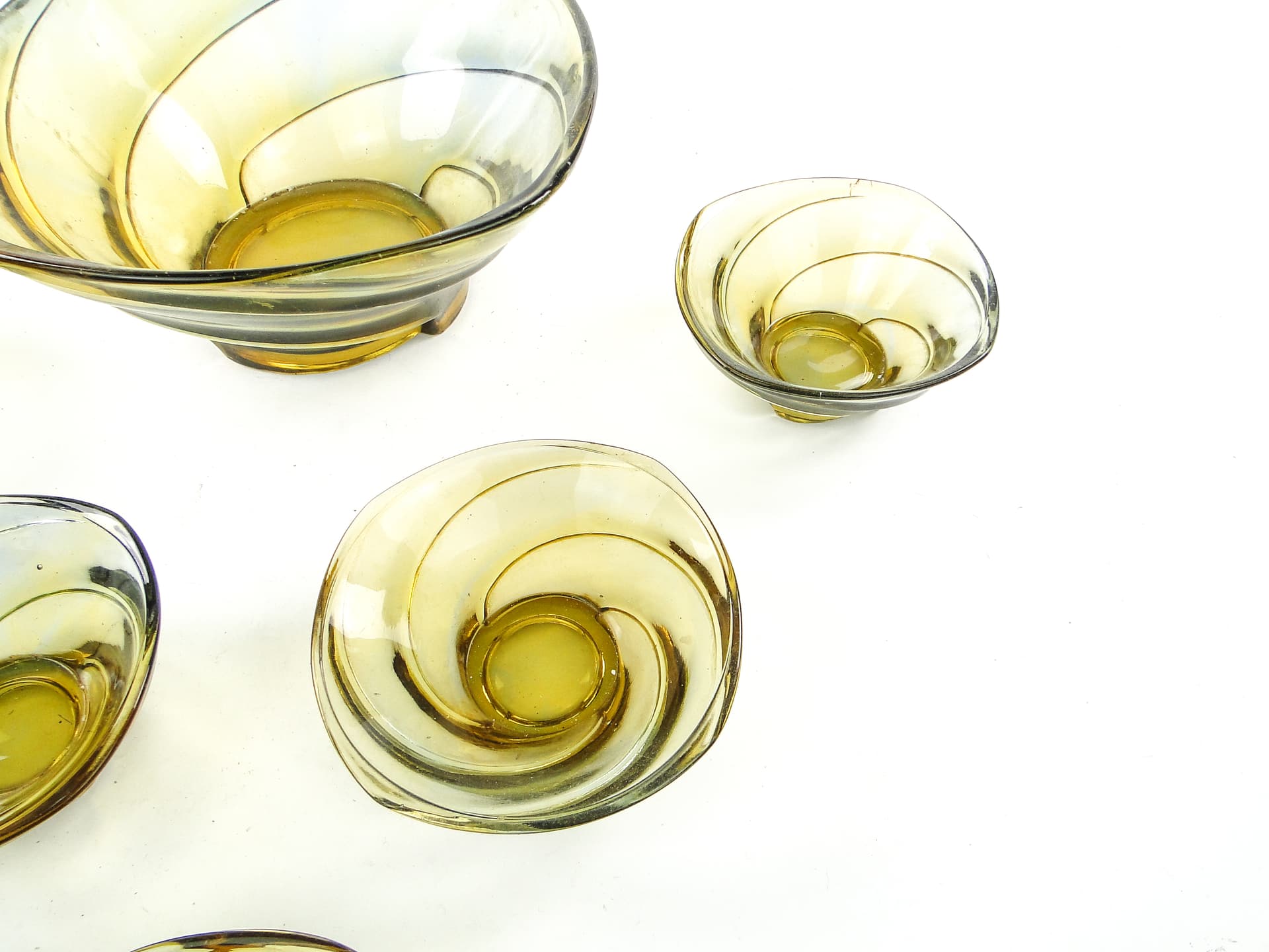 Wir salad bowl set, mid-century modern, amber-yellow pressed glass, Ząbkowice, Poland, 1970s. - 104367