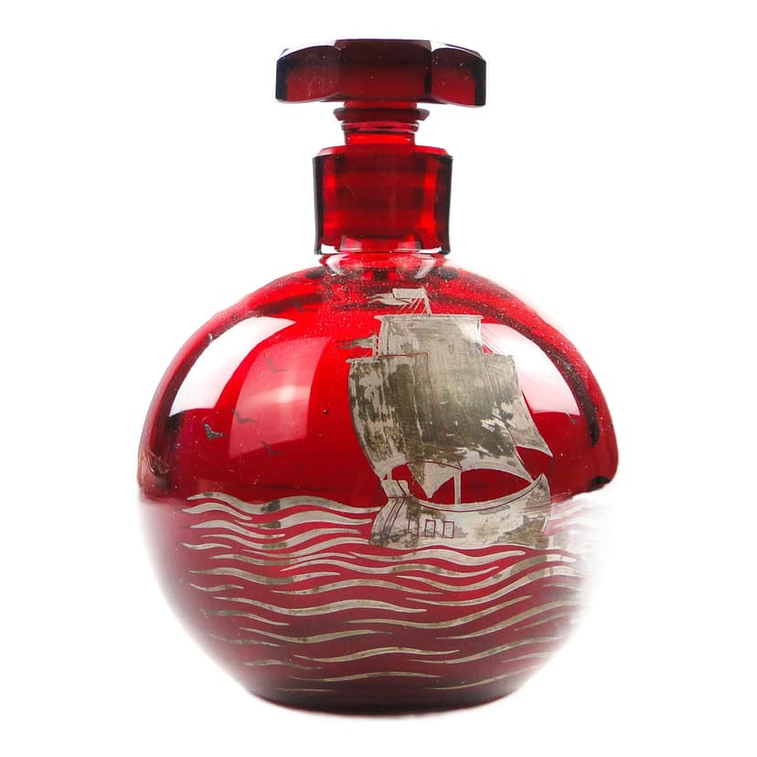 Karafka art déco, szkło czerwone, Huta Józefina, Polska, lata 30.