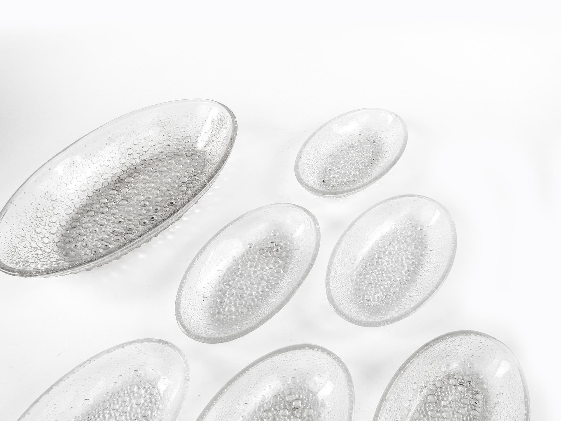 Komplet talerzy deserowych Krople Rosy, szkło przezroczyste, proj. J. Drost, Ząbkowice, Polska, lata 70. - 106427