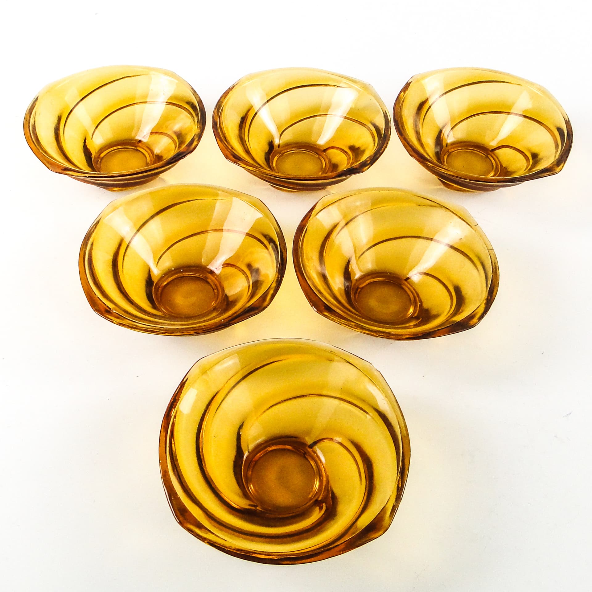 Komplet talerzy do sałatek Wir, mid-century modern, szkło prasowane, Ząbkowice, Polska, lata 70. - 106675