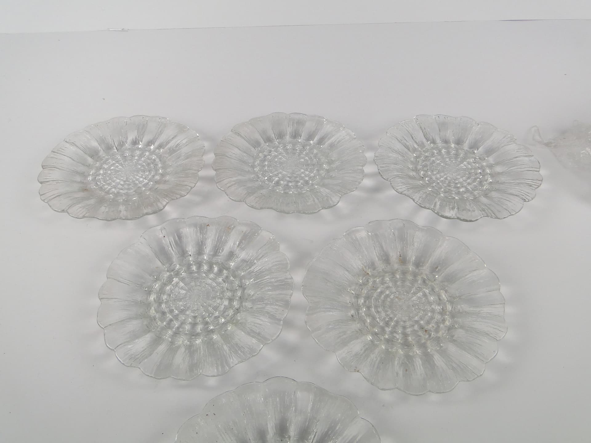 Komplet talerzy do sałatek Cora, mid-century modern, szkło prasowane, Ząbkowice, Polska, lata 70. - 106689