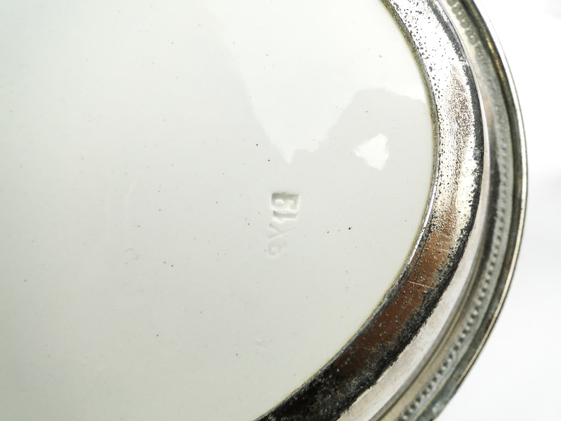 Art Nouveau platter, silver-plated brass, white porcelain, Austria, early 20th c. - 106761