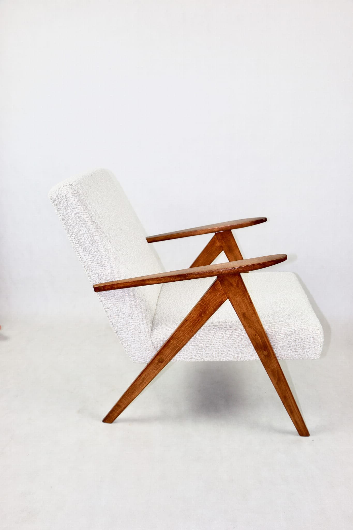 Fotel VAR B-310, bouclé ivory, dąb, Polska, lata 70. - 108145