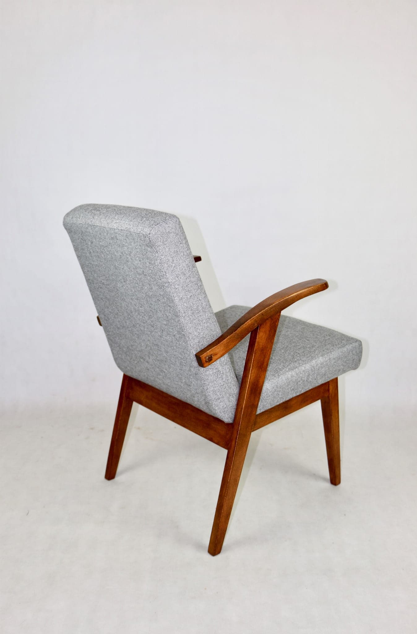 Komplet czterech foteli 300-123, szary, proj. M. Puchała, Polska, lata 60. - 108002