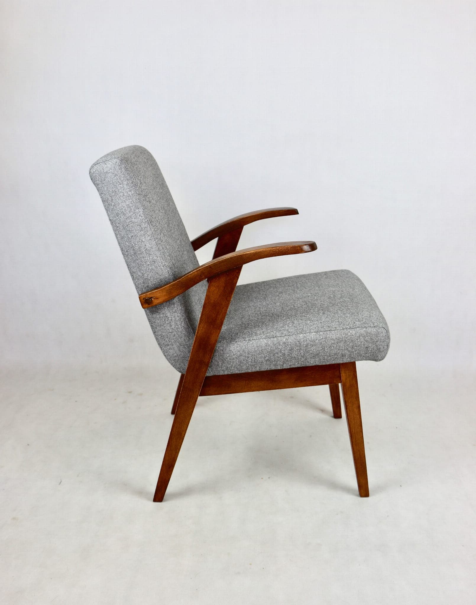 Komplet czterech foteli 300-123, szary, proj. M. Puchała, Polska, lata 60. - 108003