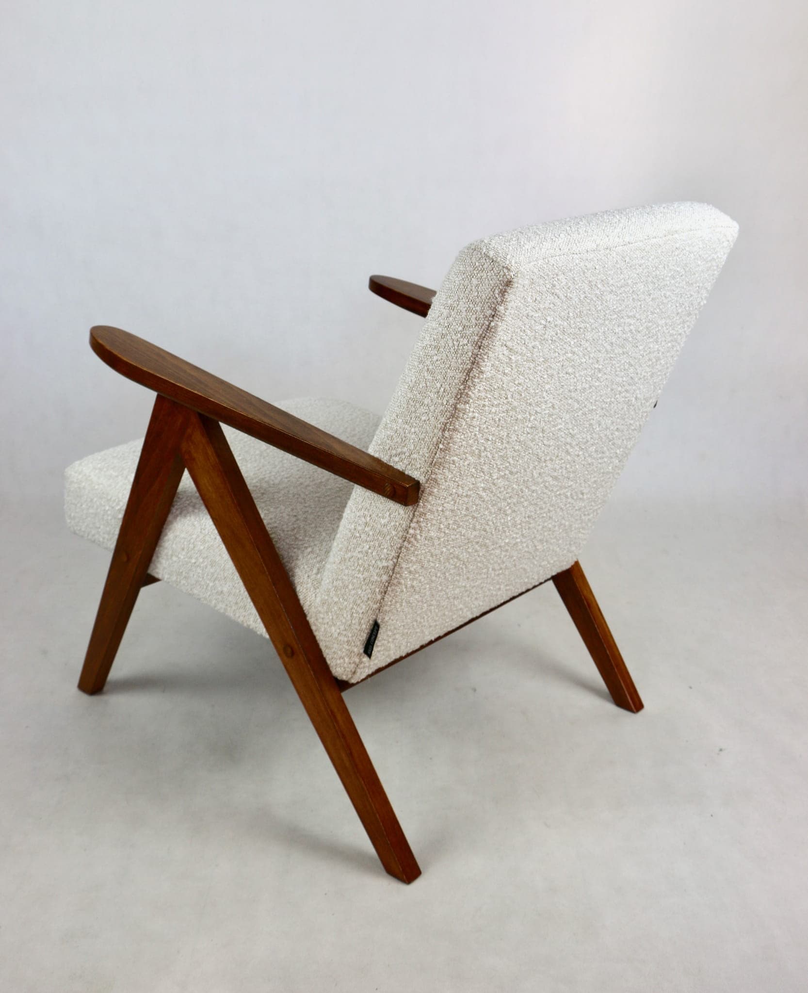 Armchair VAR B-310, ivory bouclé, walnut, Poland, 1970s. - 107870