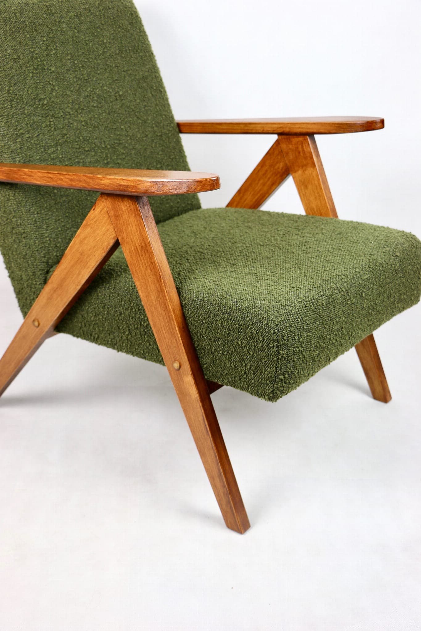 Armchair VAR B-310, olive bouclé, oak, Poland, 1970s. - 107826