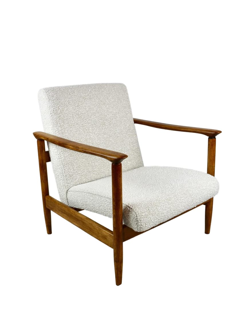 Fotel GFM-142, bouclé ivory, drewno orzech, proj. E. Homa, Polska, lata 70.